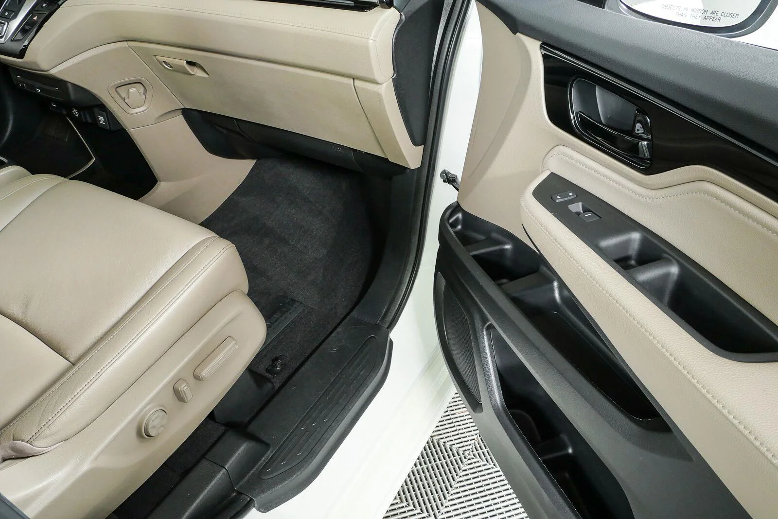 Used 2024 Platinum White Pearl Honda Touring image 25