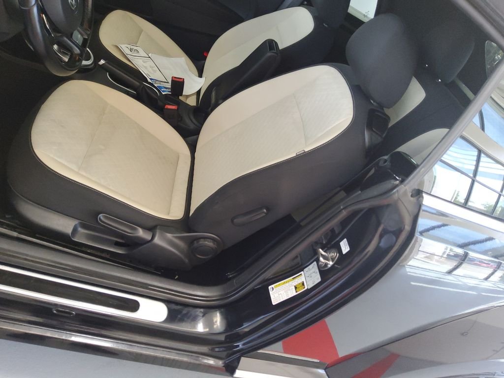 2019 Volkswagen Beetle SE - Photo 8