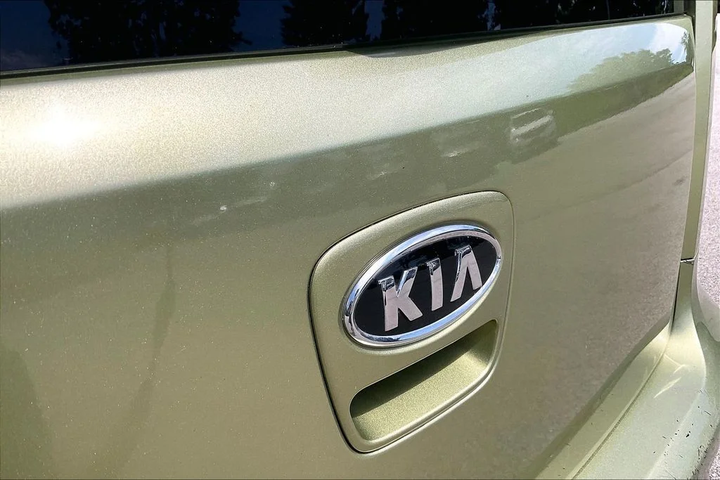 Used 2012 Green Kia Plus image 7