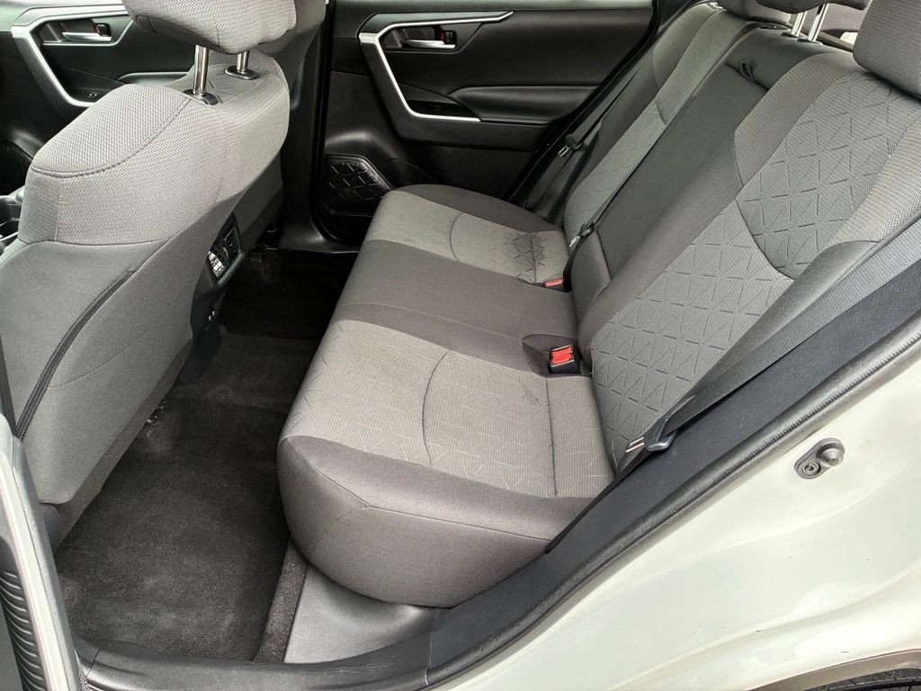 Used 2020 White Toyota XLE image 25