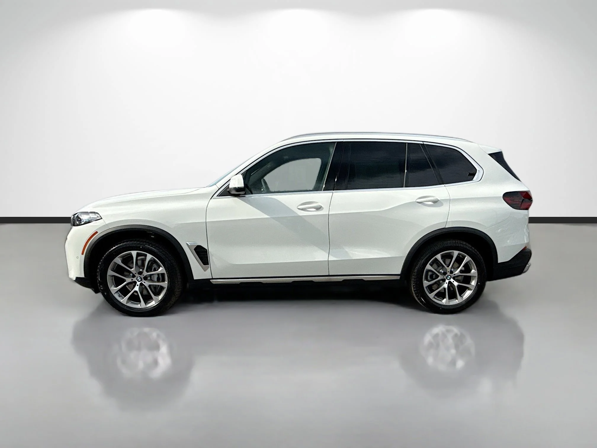 New 2026 Alpine White BMW sDrive40i image 6