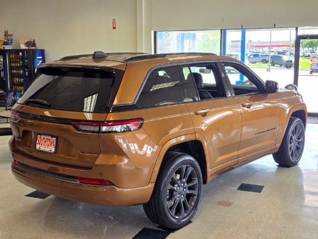 New 2026 Copper Shino Metallic Clear-Coat Exterior Paint Jeep Limited Reserve image 7