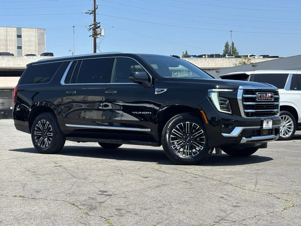 Used 2025 Onyx Black GMC Elevation image 1