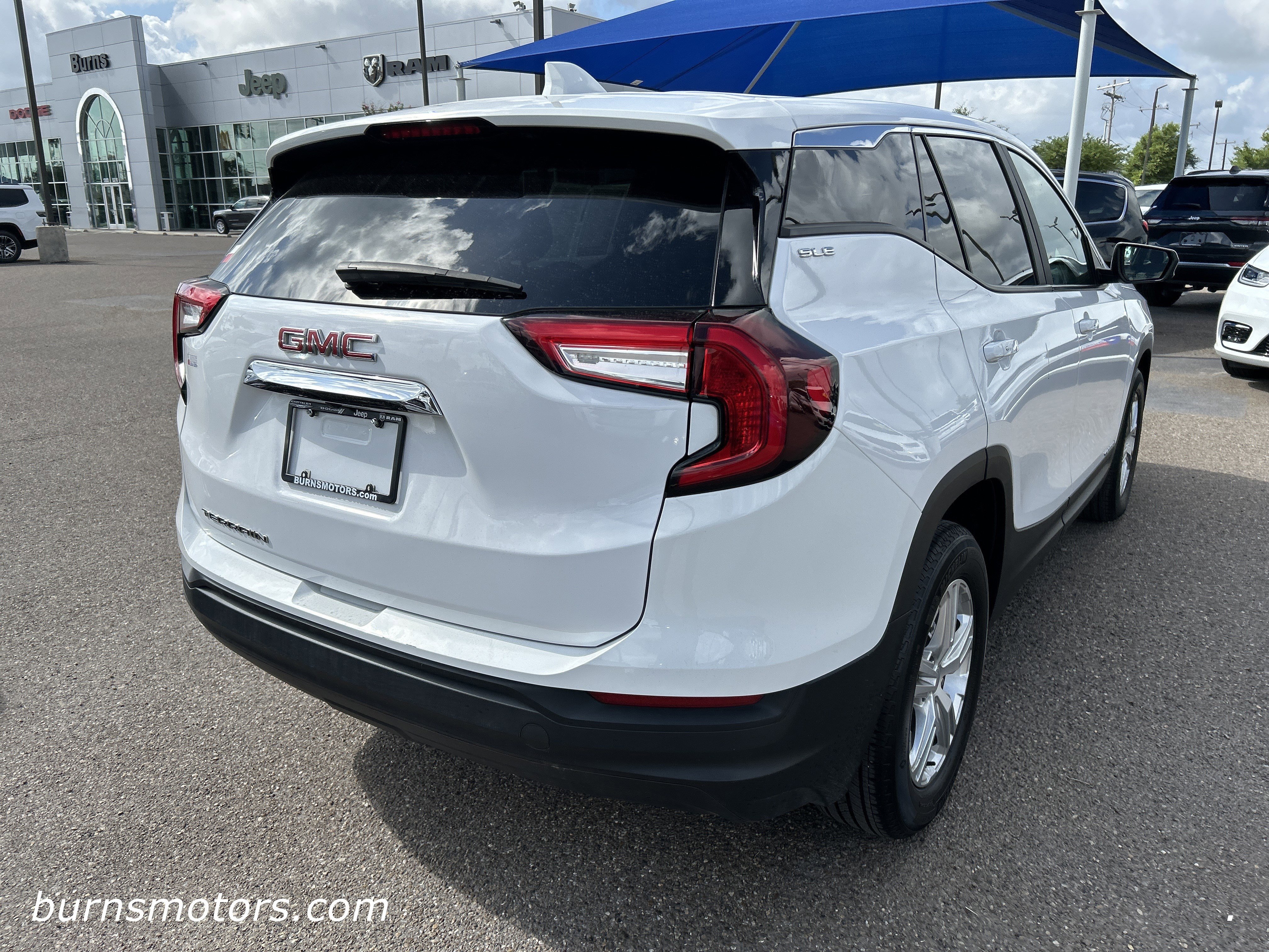 Used 2024 Summit White GMC SLE image 8