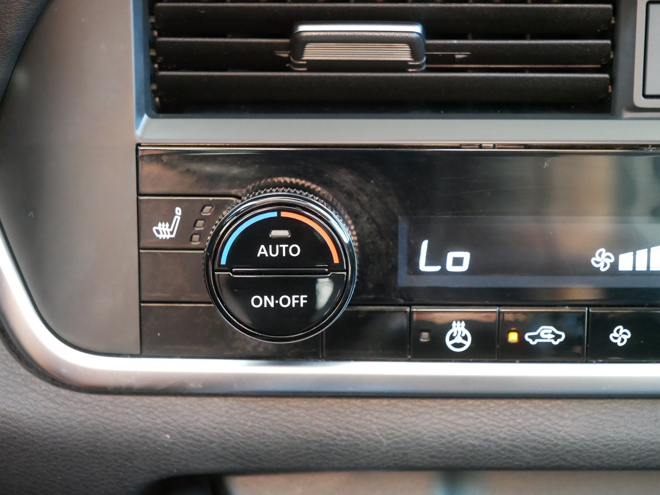 Used 2023 Boulder Gray Pearl/Super Black Nissan SV image 31