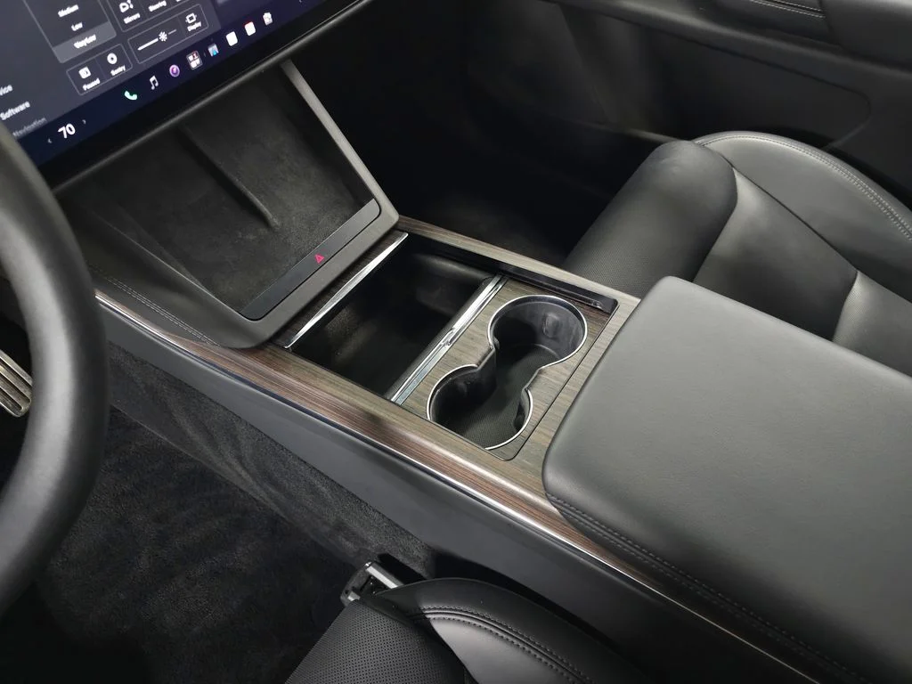 Used 2023  Tesla Standard Range image 30
