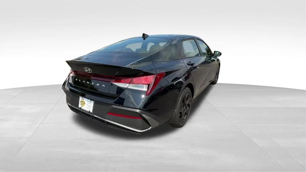 Used 2026 Black Hyundai SEL Sport image 8