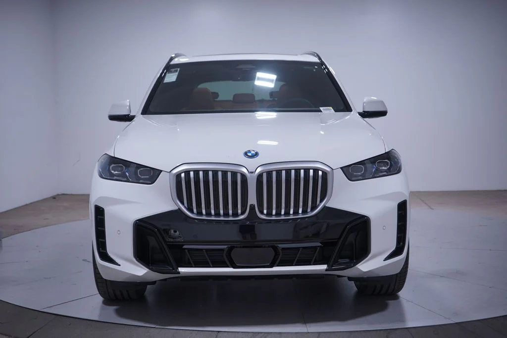 Used 2026 Alpine White BMW xDrive50e image 4