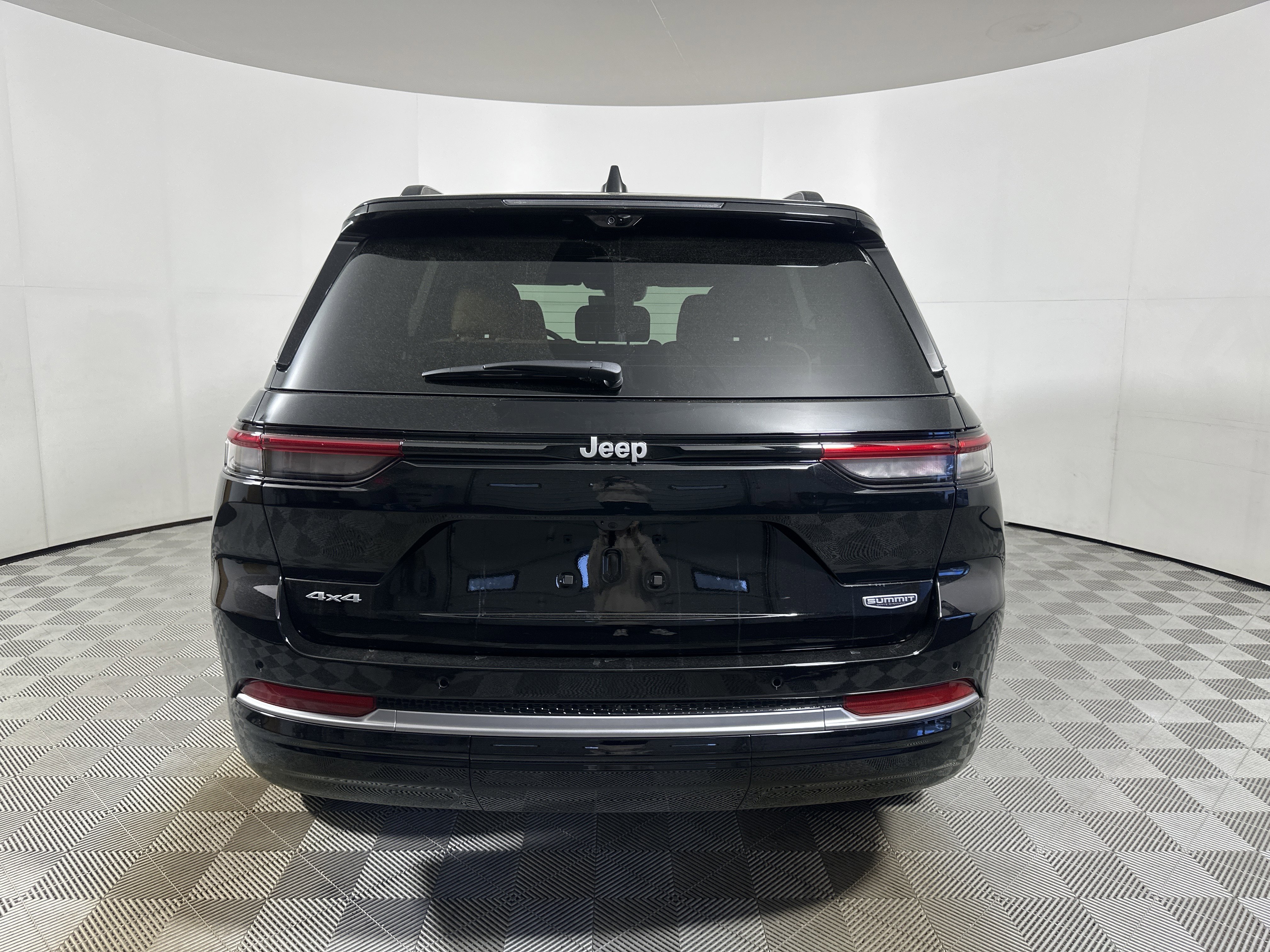 New 2026 Diamond Black Crystal Pearlcoat Jeep Summit image 6
