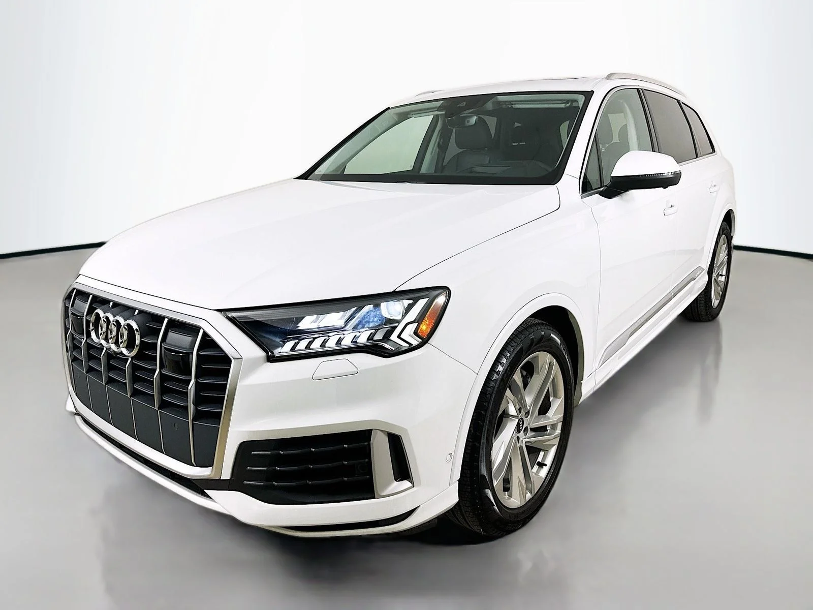 Used 2021 White Audi  image 1