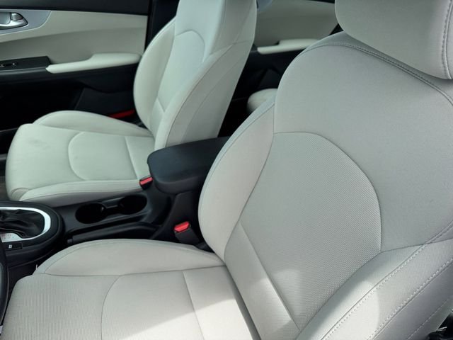 Used 2023 Black Kia LXS image 13