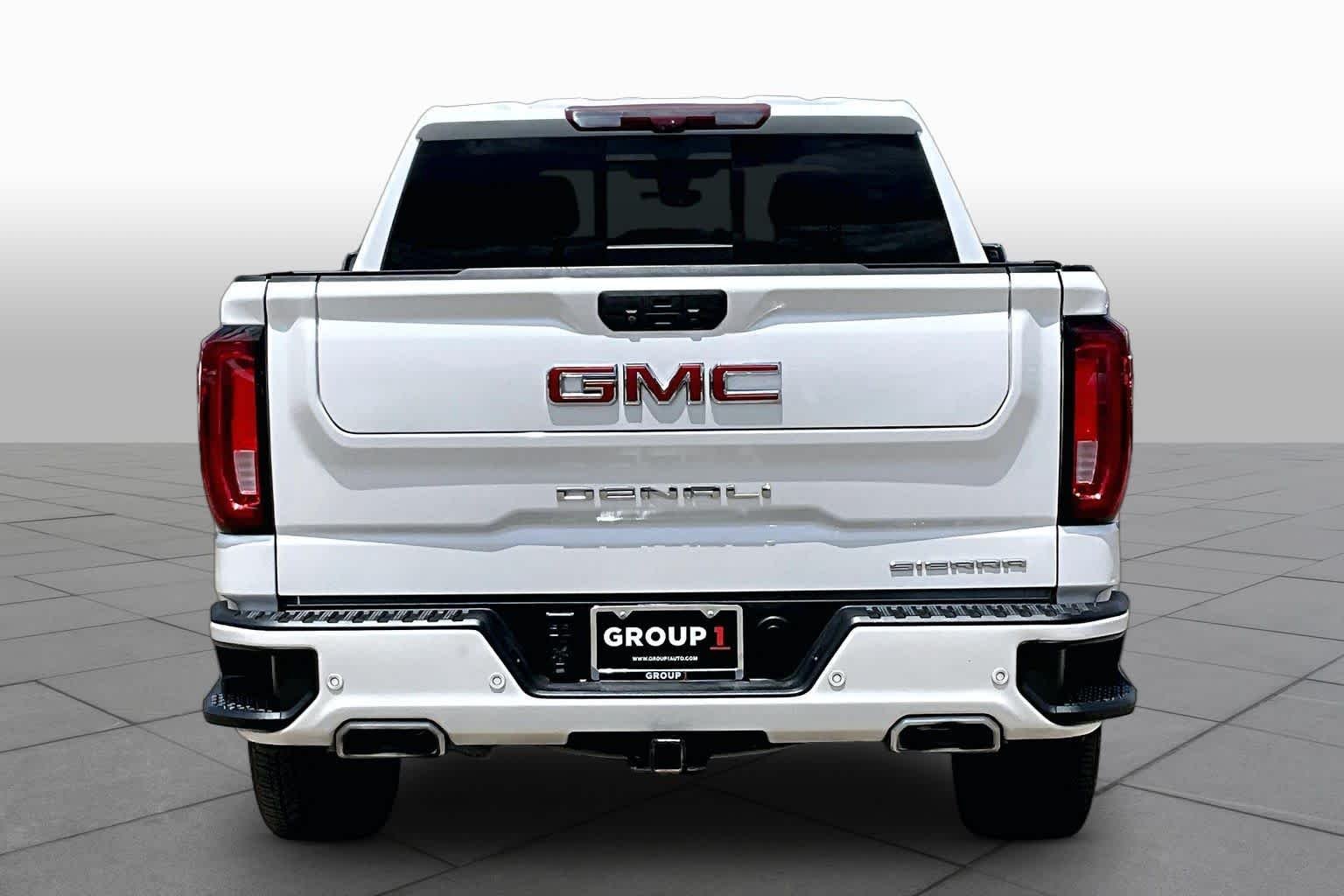 Used 2022 White Frost Tricoat GMC Denali image 5