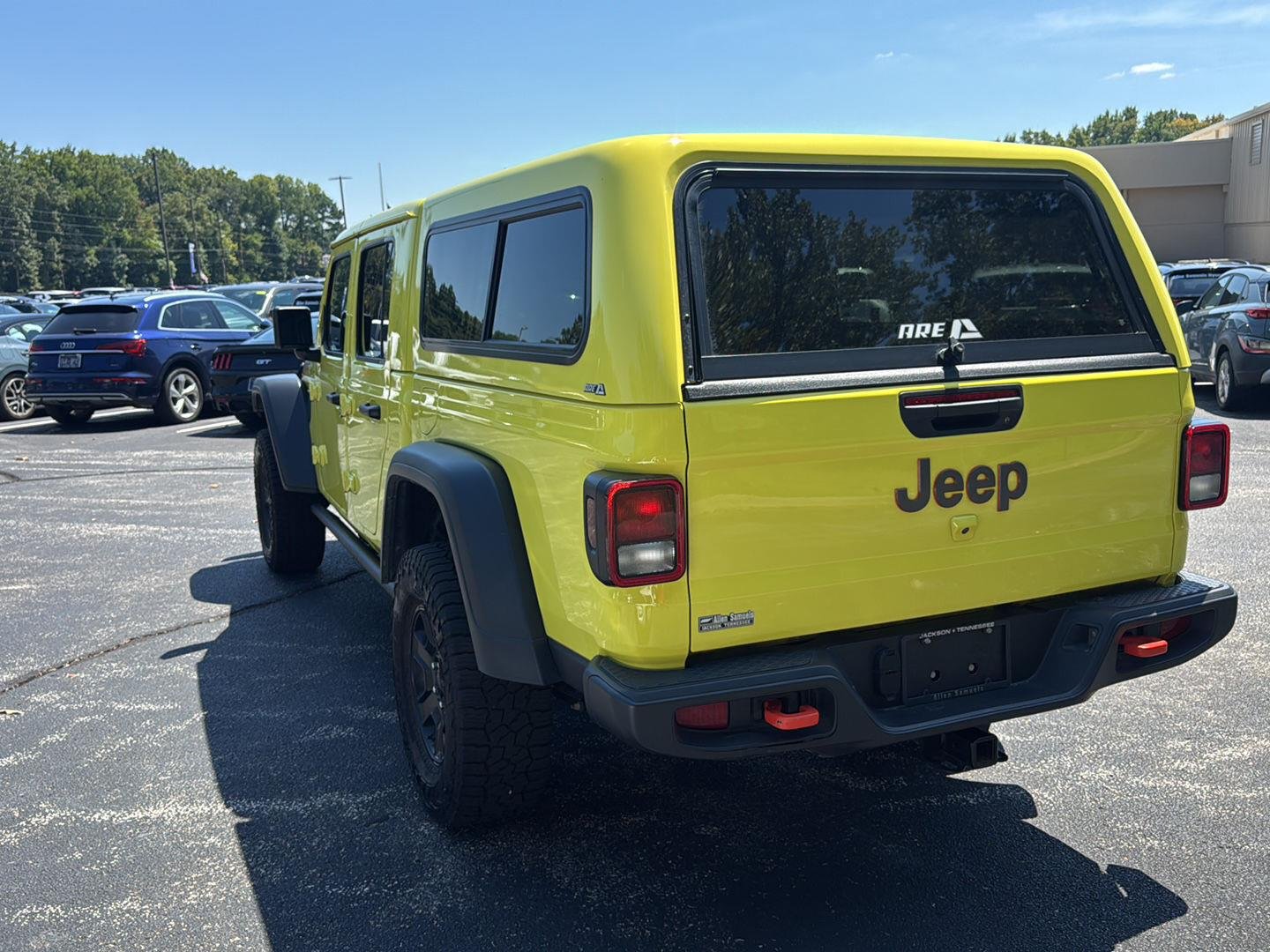 Used 2023 High Velocity Clearcoat Jeep Mojave image 5