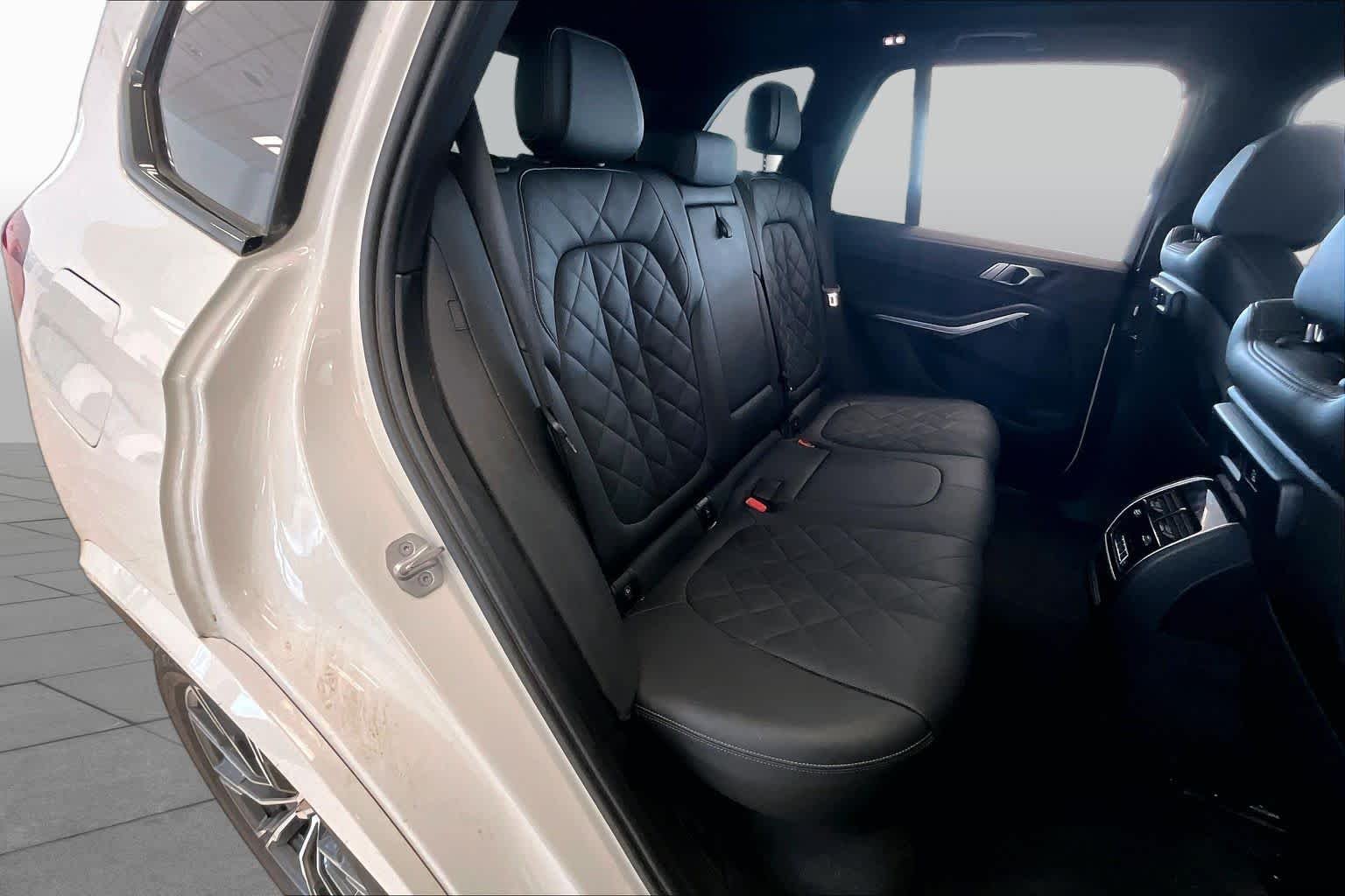 Used 2023 Alpine White BMW xDrive40i image 19