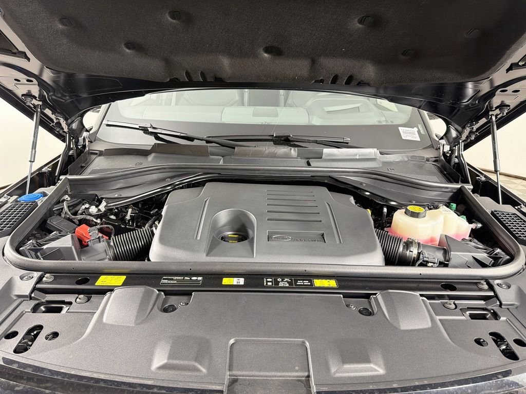 New 2026 Santorini Black Land Rover SE image 32