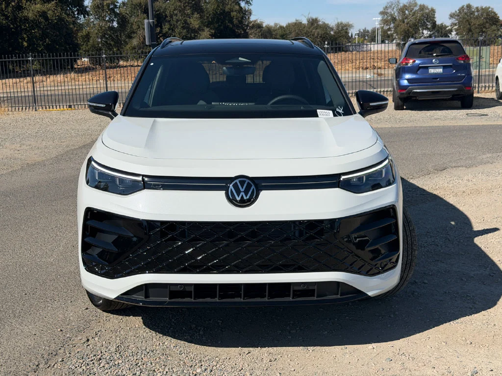 New 2026  Volkswagen SE R-Line Black image 4