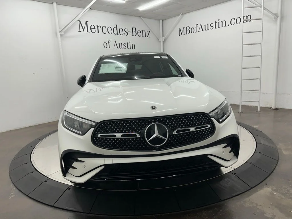 New 2027 White Mercedes-Benz GLC 300 image 2