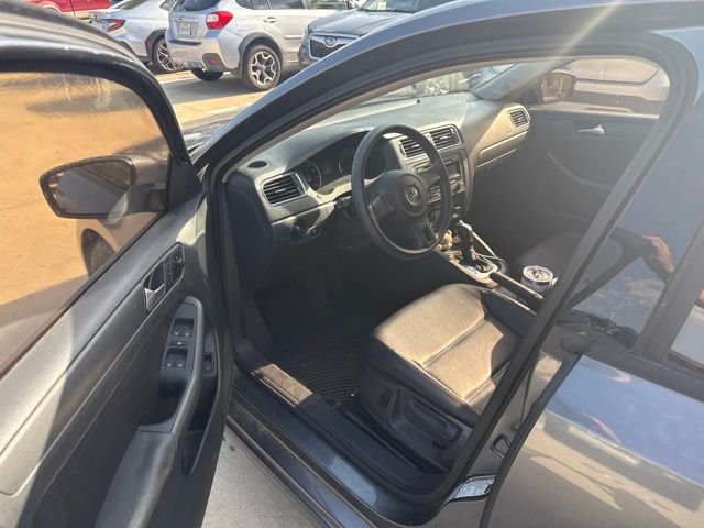 Used 2014  Volkswagen 1.8T SE image 4