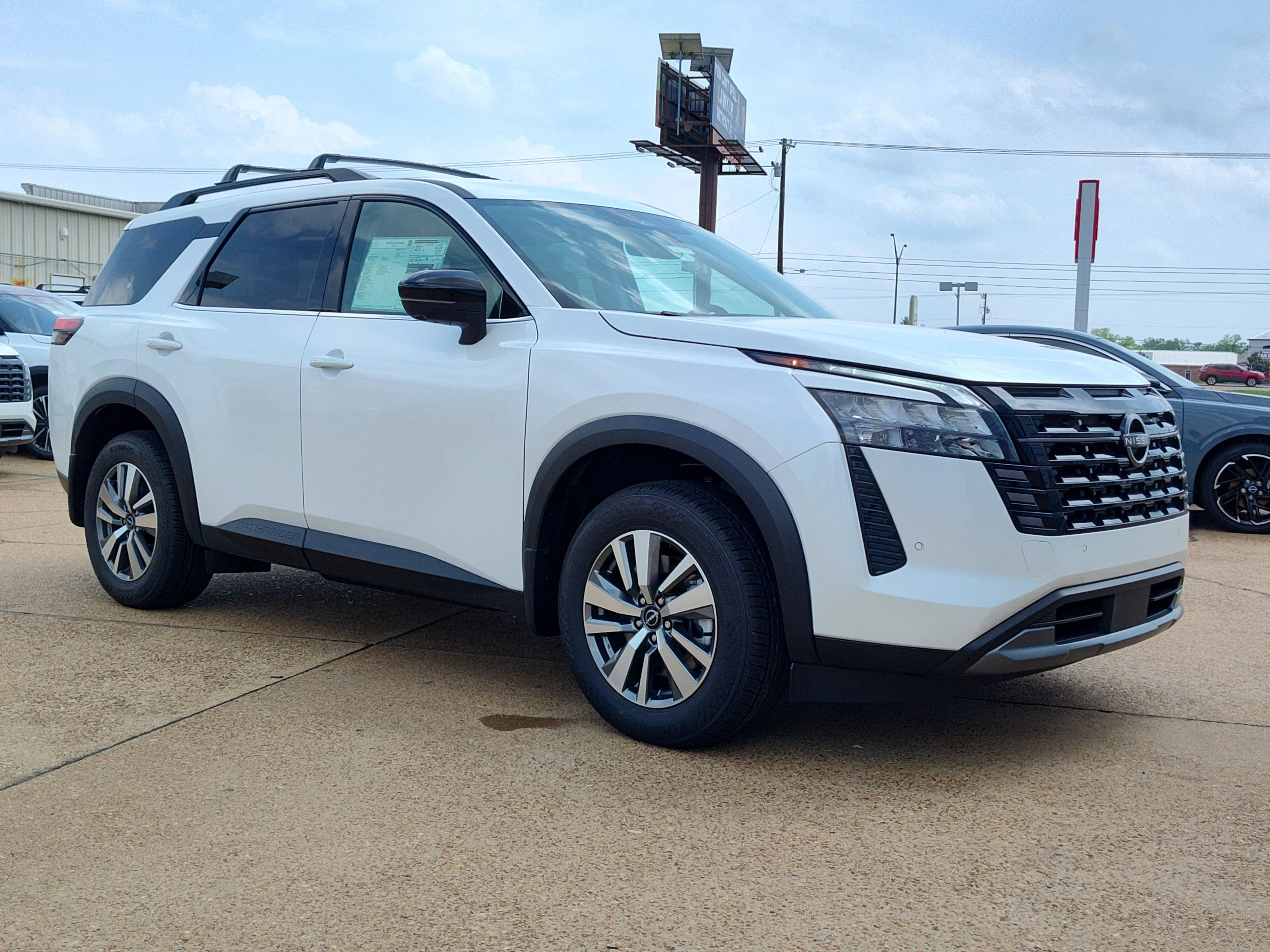 New 2026 Everest White Pearl TriCoat Nissan SL image 6