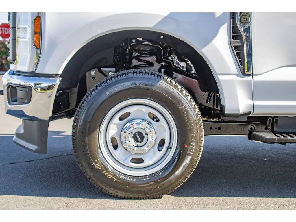 New 2026 OXFORD WHITE Ford XL image 5