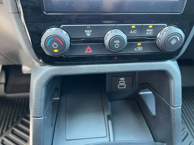 New 2026 Oxford White Ford XLT image 46