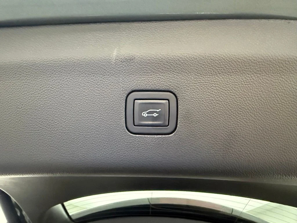 Used 2023 Green Buick Essence image 11