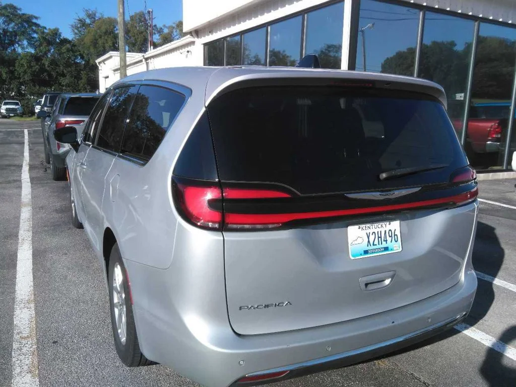 Used 2024 Silver Mist Clearcoat Chrysler Touring L image 3