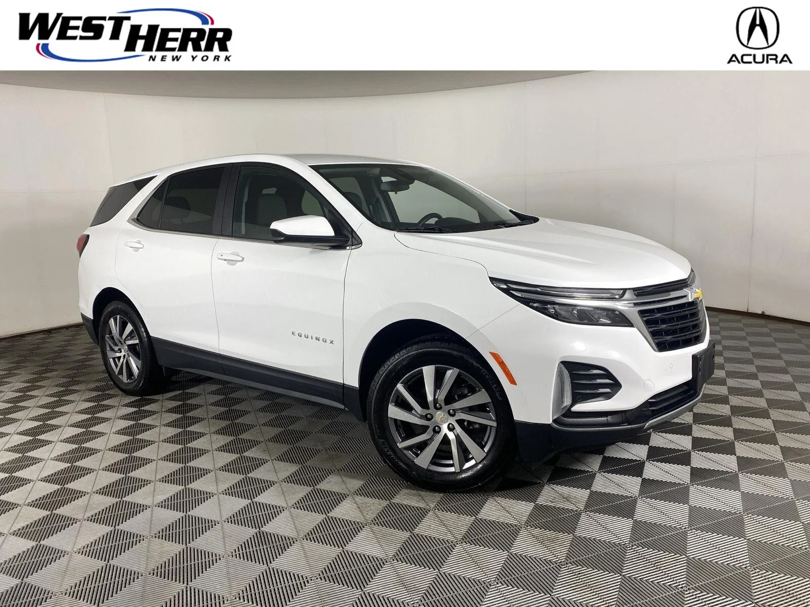 Used 2024 Summit White Chevrolet  image 1