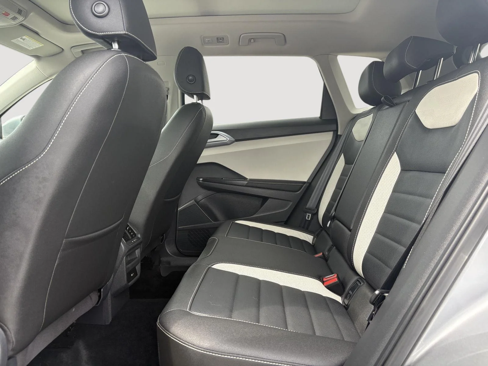 Certified Used 2025 SILVER Volkswagen SEL image 7