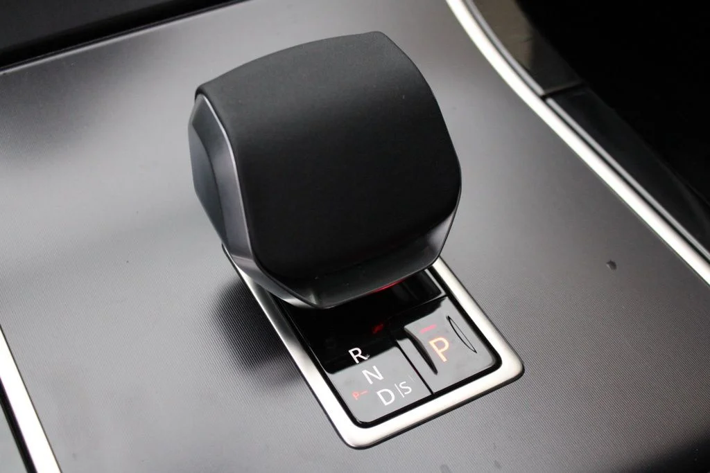 Certified Used 2026  Land Rover Dynamic image 25