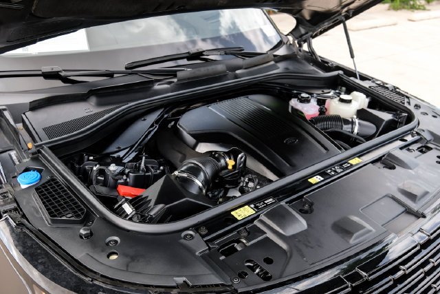 Used 2025 Gray Land Rover Autobiography image 70