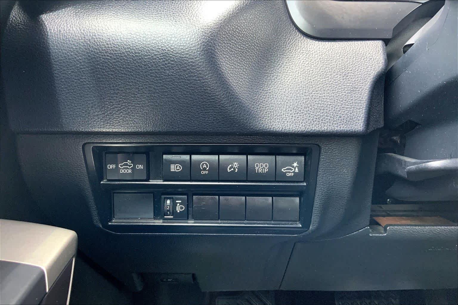 Used 2023 Ice Cap Toyota SR5 image 33