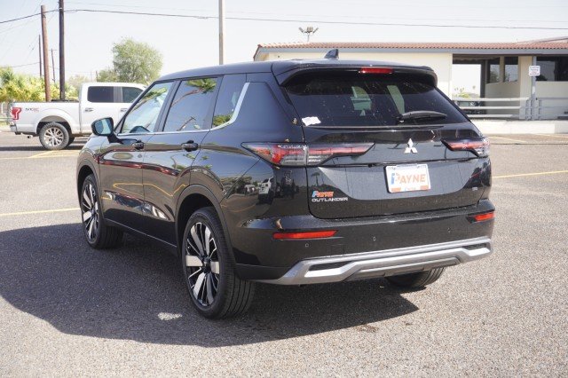 New 2025 Black Diamond Mitsubishi SE image 12