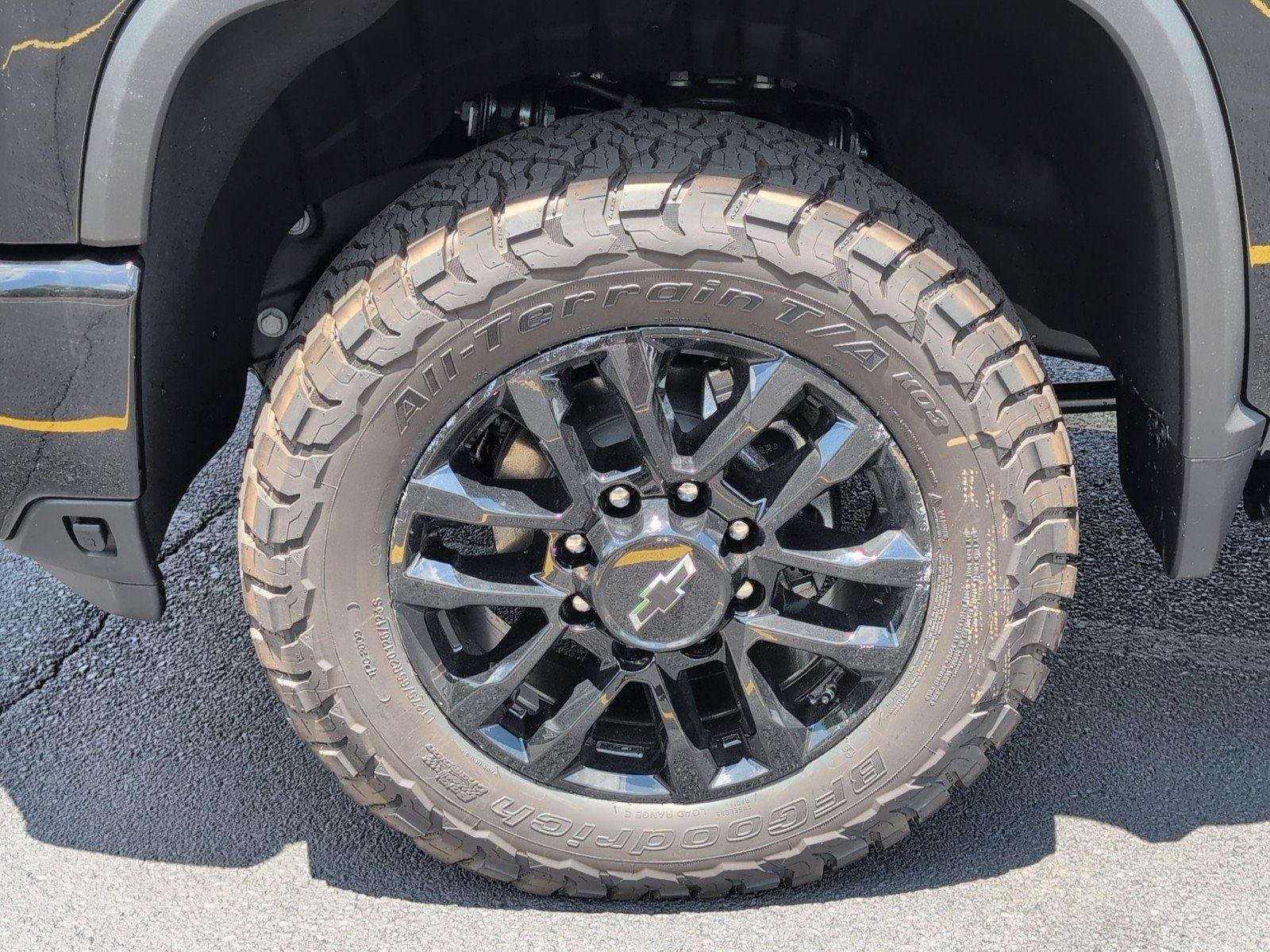 New 2026 Black Chevrolet High Country image 12