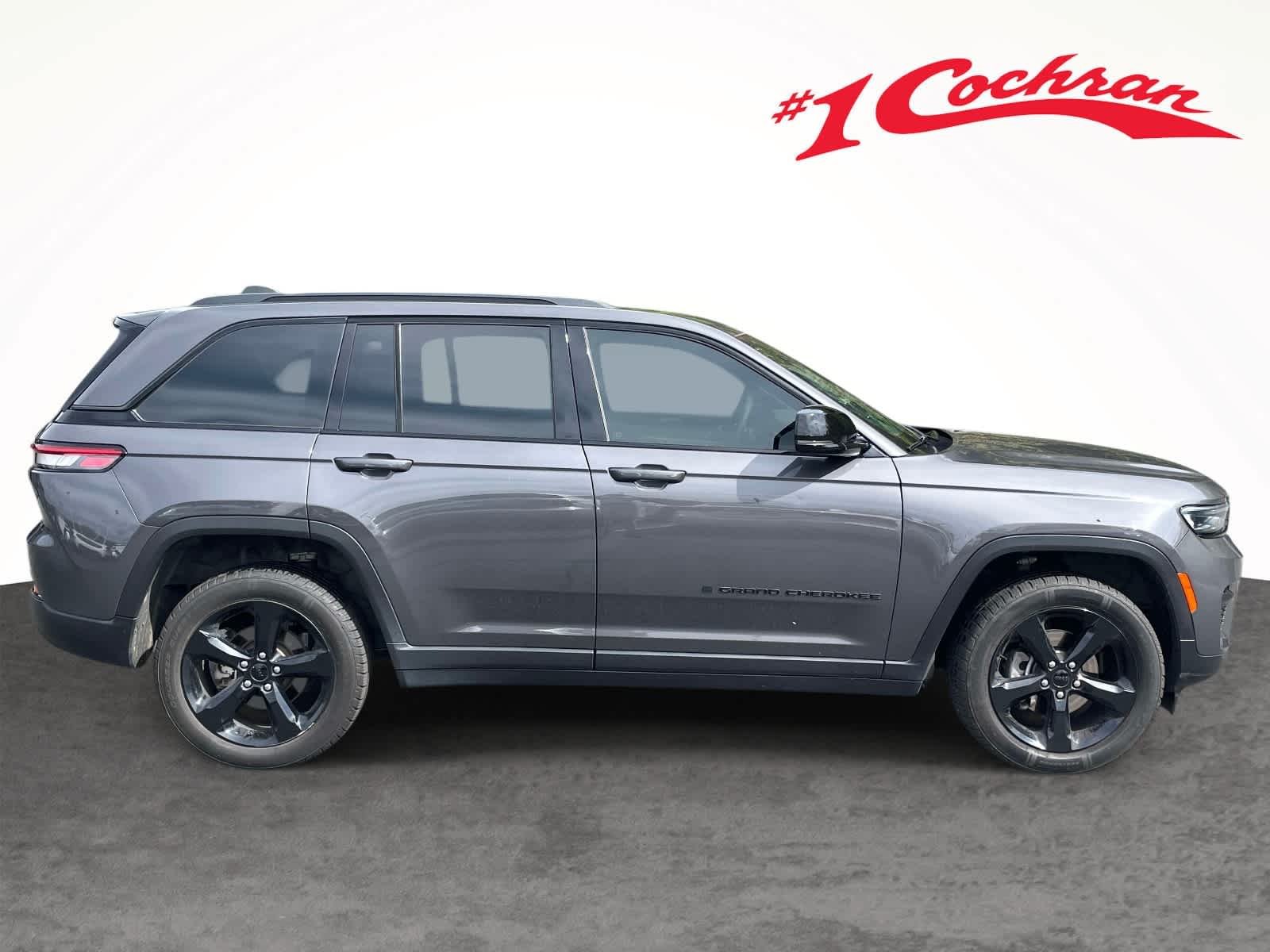 Used 2023 Baltic Gray Metallic Clearcoat Jeep Altitude image 12