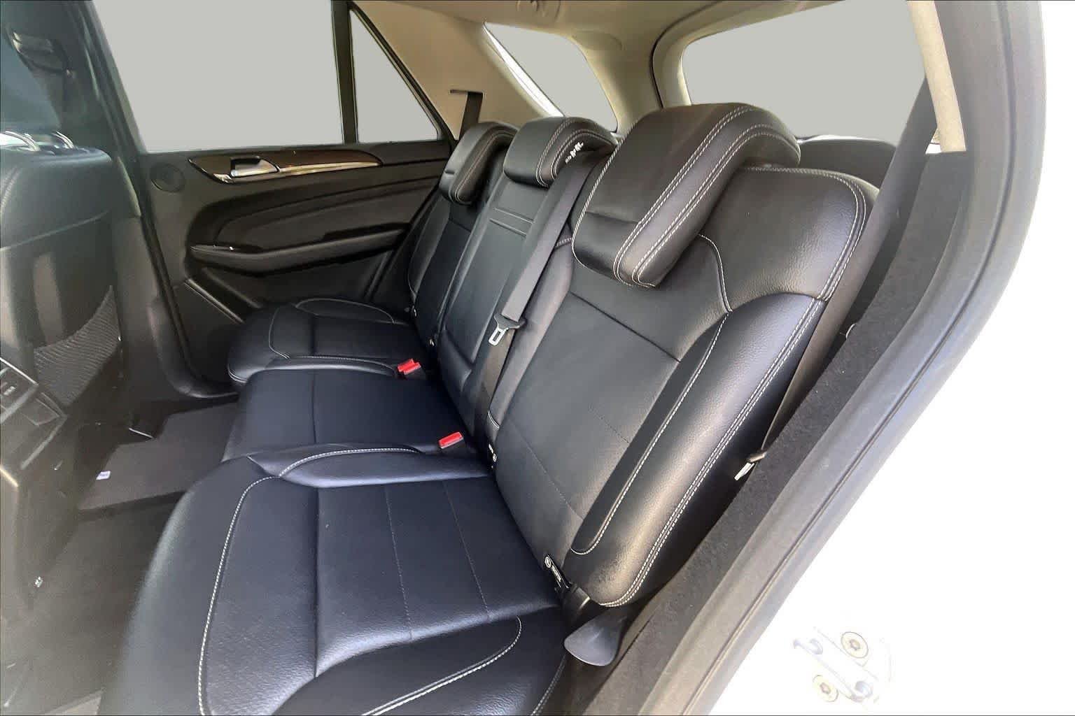 Used 2014 Polar White Mercedes-Benz ML 350 image 20
