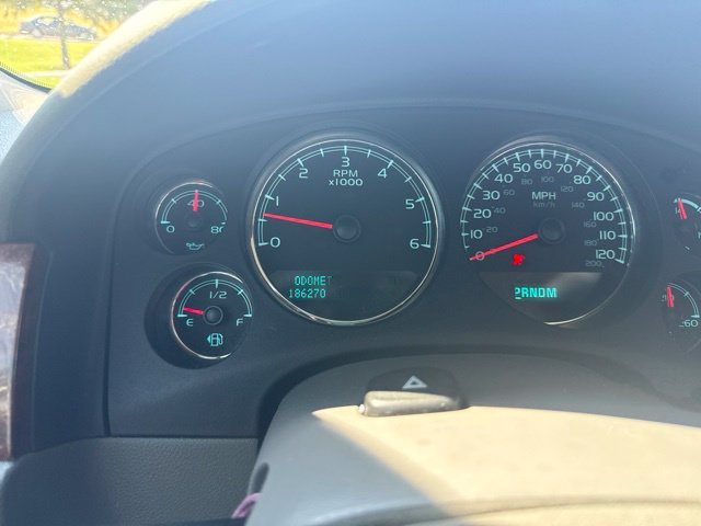 Used 2009 White Chevrolet LT image 8