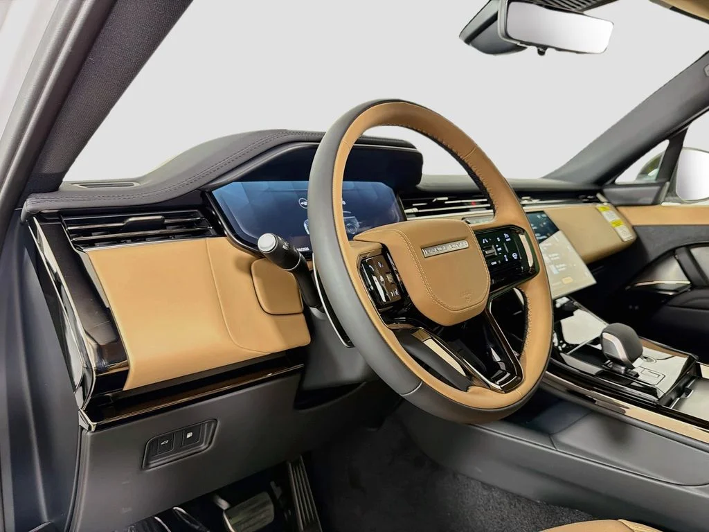 New 2026 Fuji White Land Rover Dynamic SE image 9