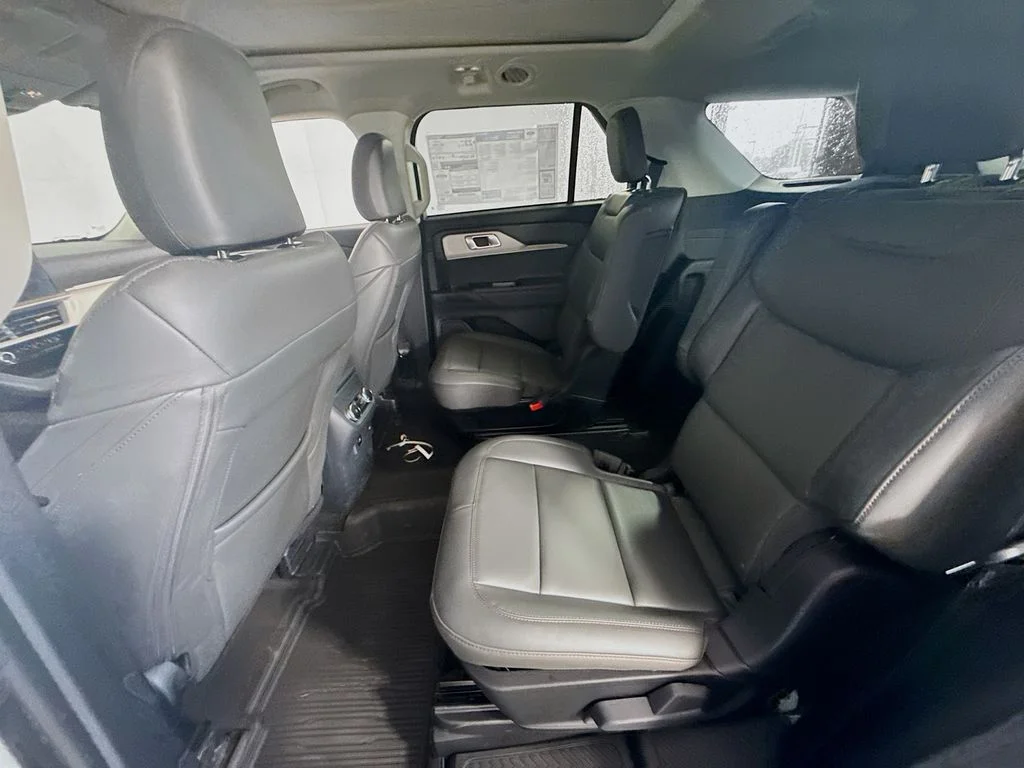 New 2026 Star White Metallic Tri-Coat Ford Active image 25