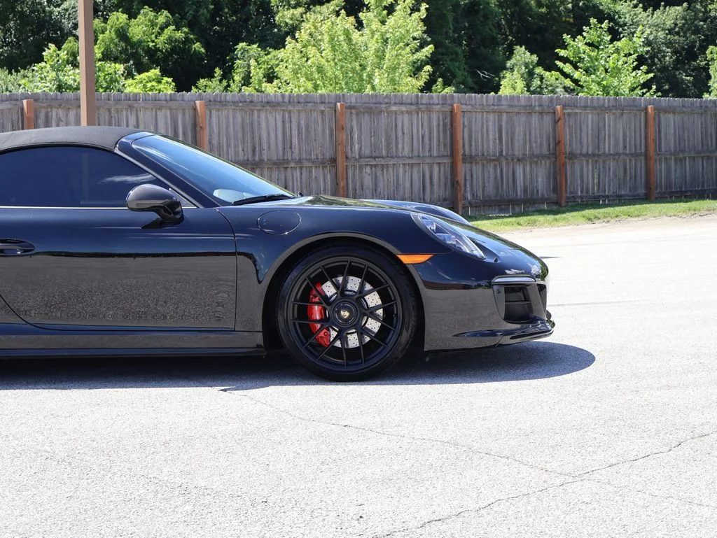 Used 2017  Porsche  image 10