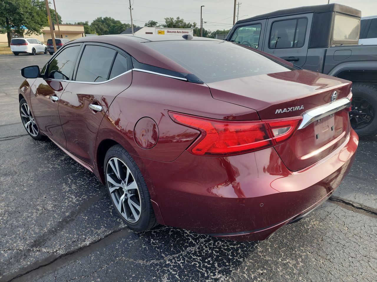 Used 2016 Red Nissan 3.5 SL image 3