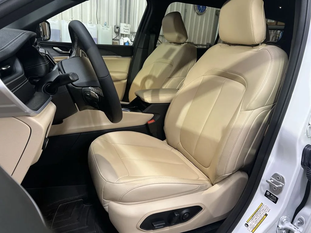 Used 2025 White Jeep Limited image 13