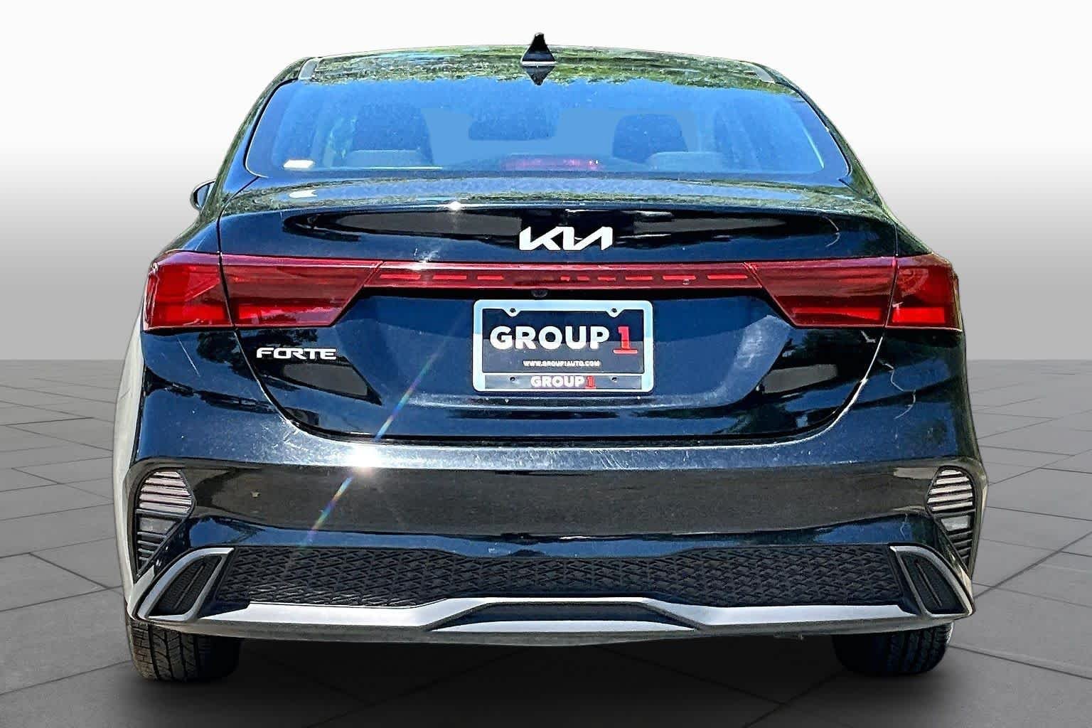 Used 2024 Aurora Black Kia LXS image 5