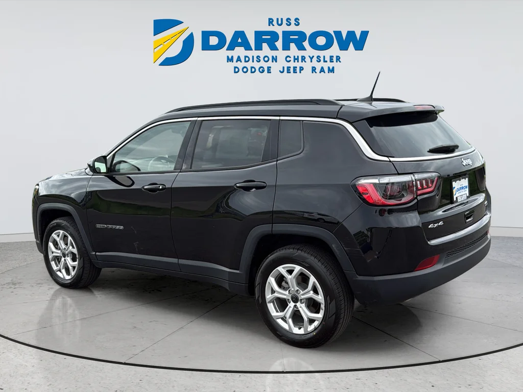 Used 2025 Black Jeep Latitude image 3