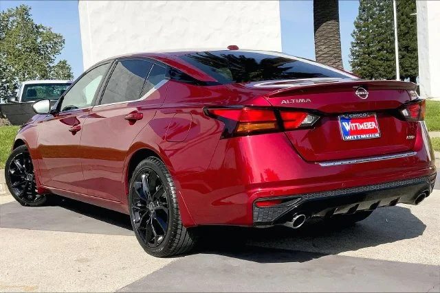 Used 2023 Scarlet Nissan 2.5 SR image 12