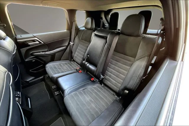 Used 2025 Gray Mitsubishi SE image 21