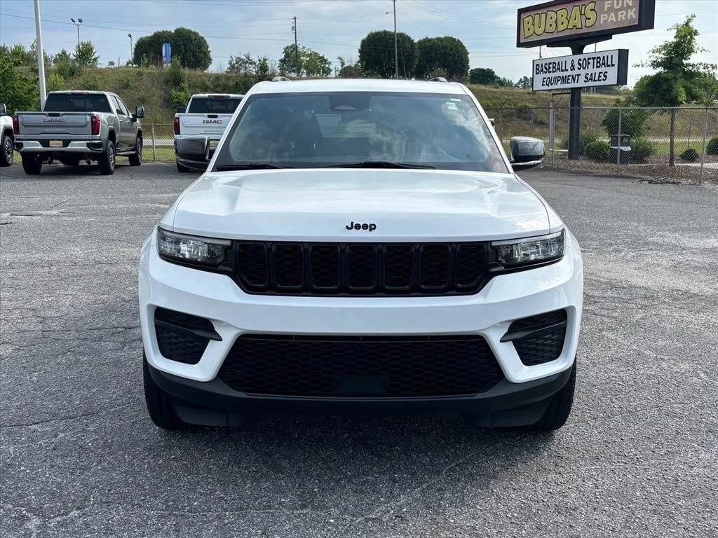 Used 2023 White Jeep Altitude X image 22