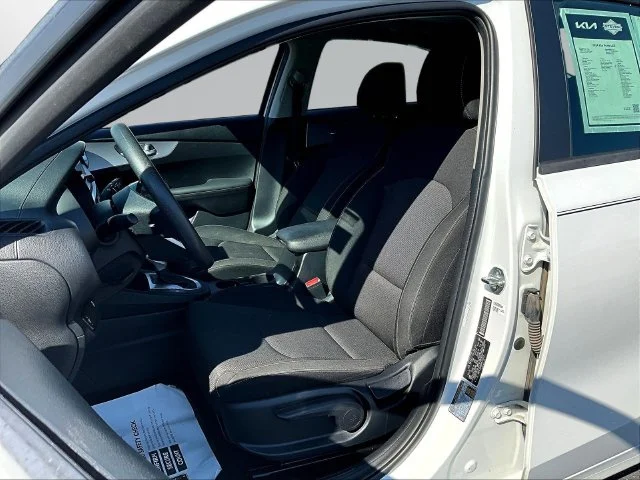 Used 2024 White Kia LXS image 21