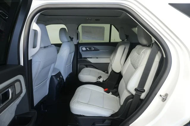 New 2026 Star White Metallic Tri-Coat Ford Platinum™ image 28