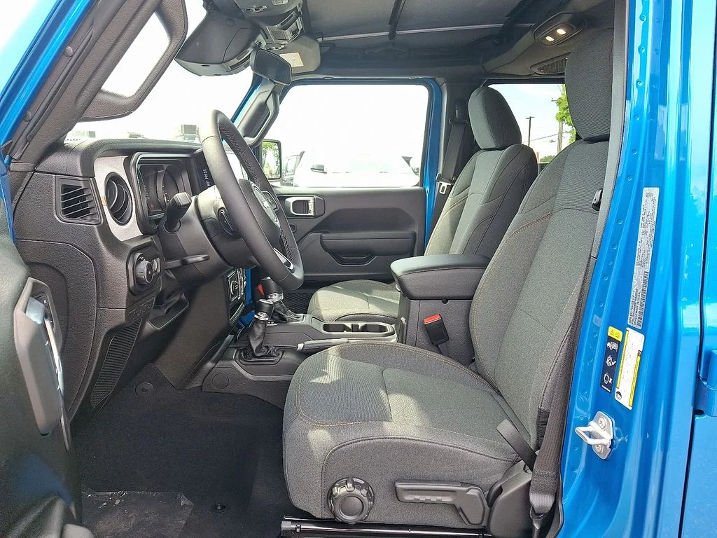 New 2026 Hydro Blue Pearl-Coat Exterior Paint Jeep Sport S image 9